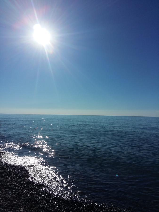 Sea View Rock Hotel Batoemi Buitenkant foto