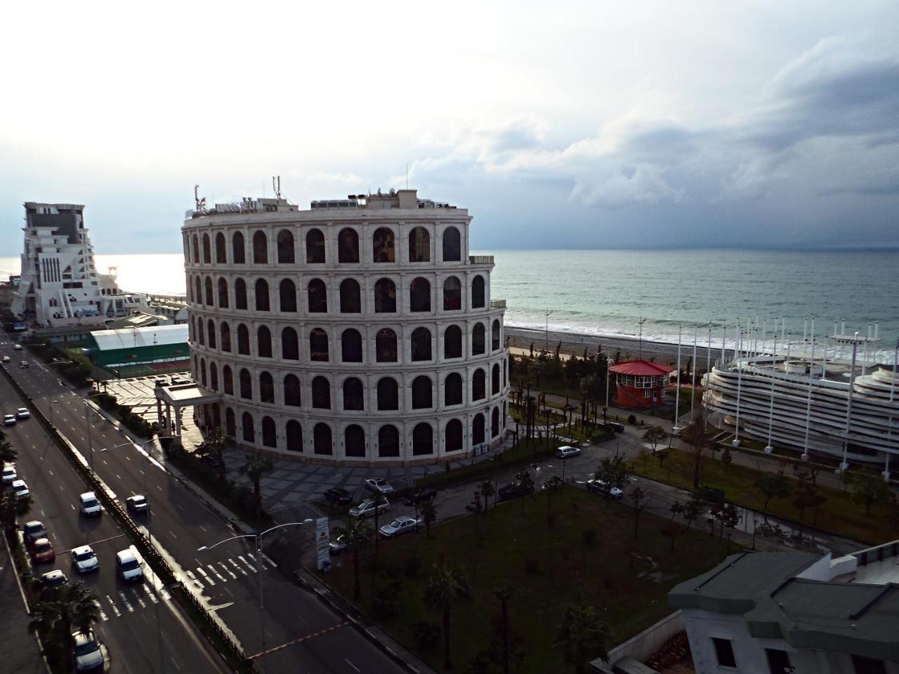 Sea View Rock Hotel Batoemi Buitenkant foto